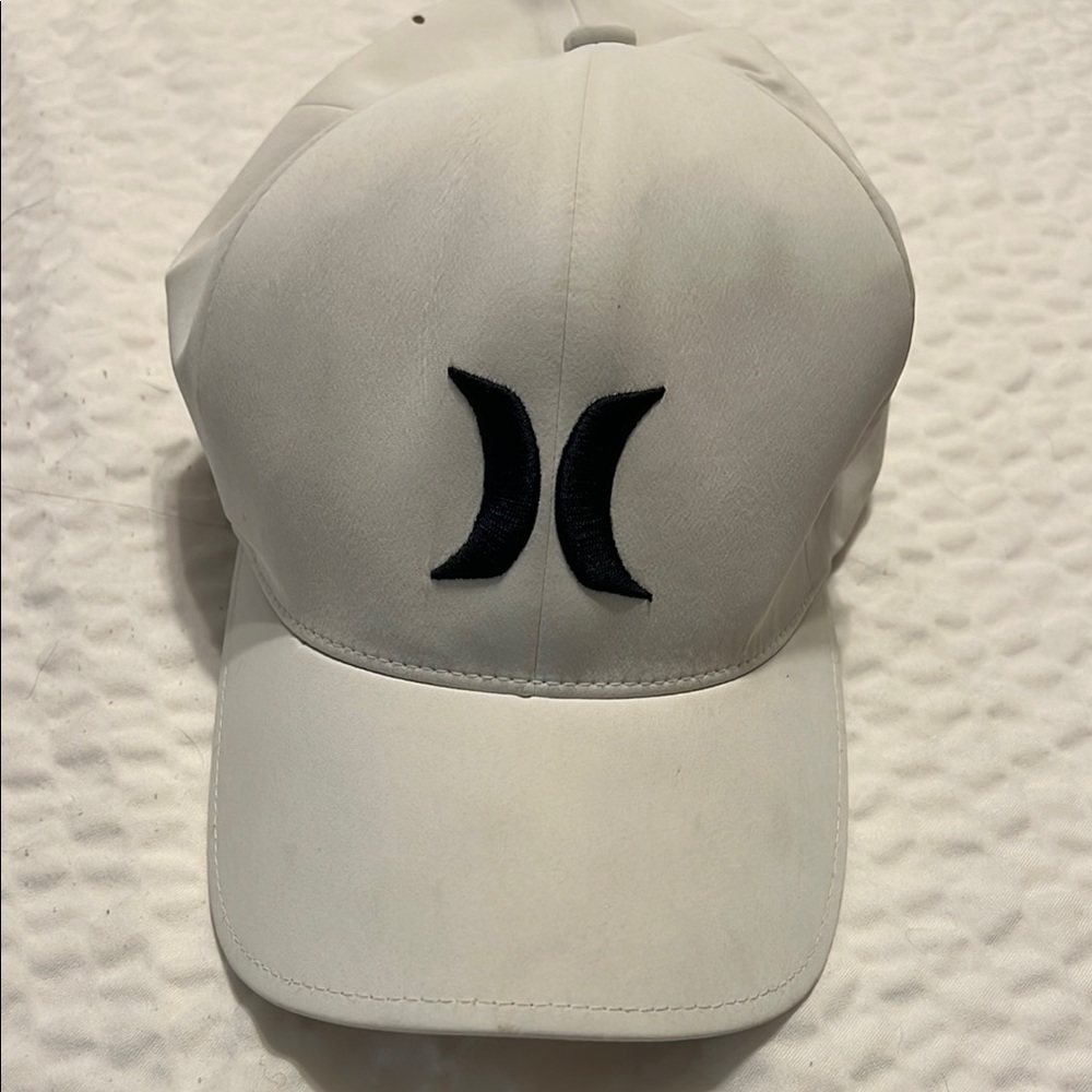 Hurley White Unisex Cap with Black Logo | Size S/M